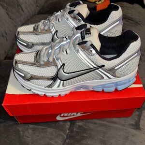 Women Nike Zoom Vomero 5